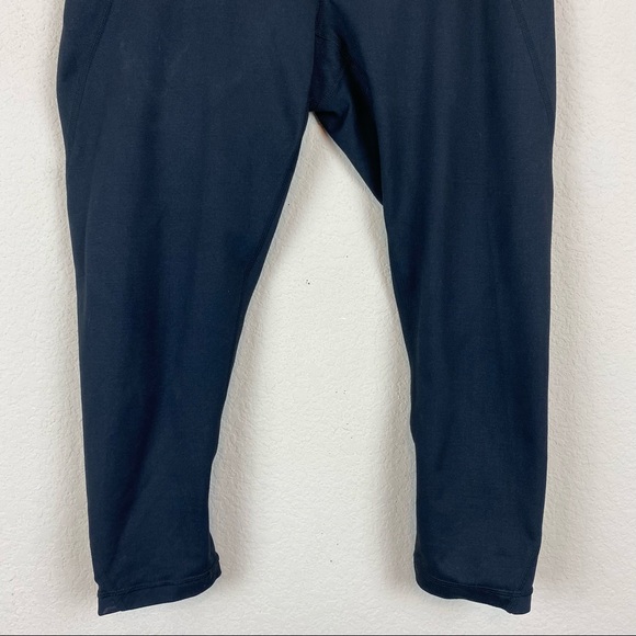 Zella High Waisted Capri Black Leggings - Picture 3 of 8